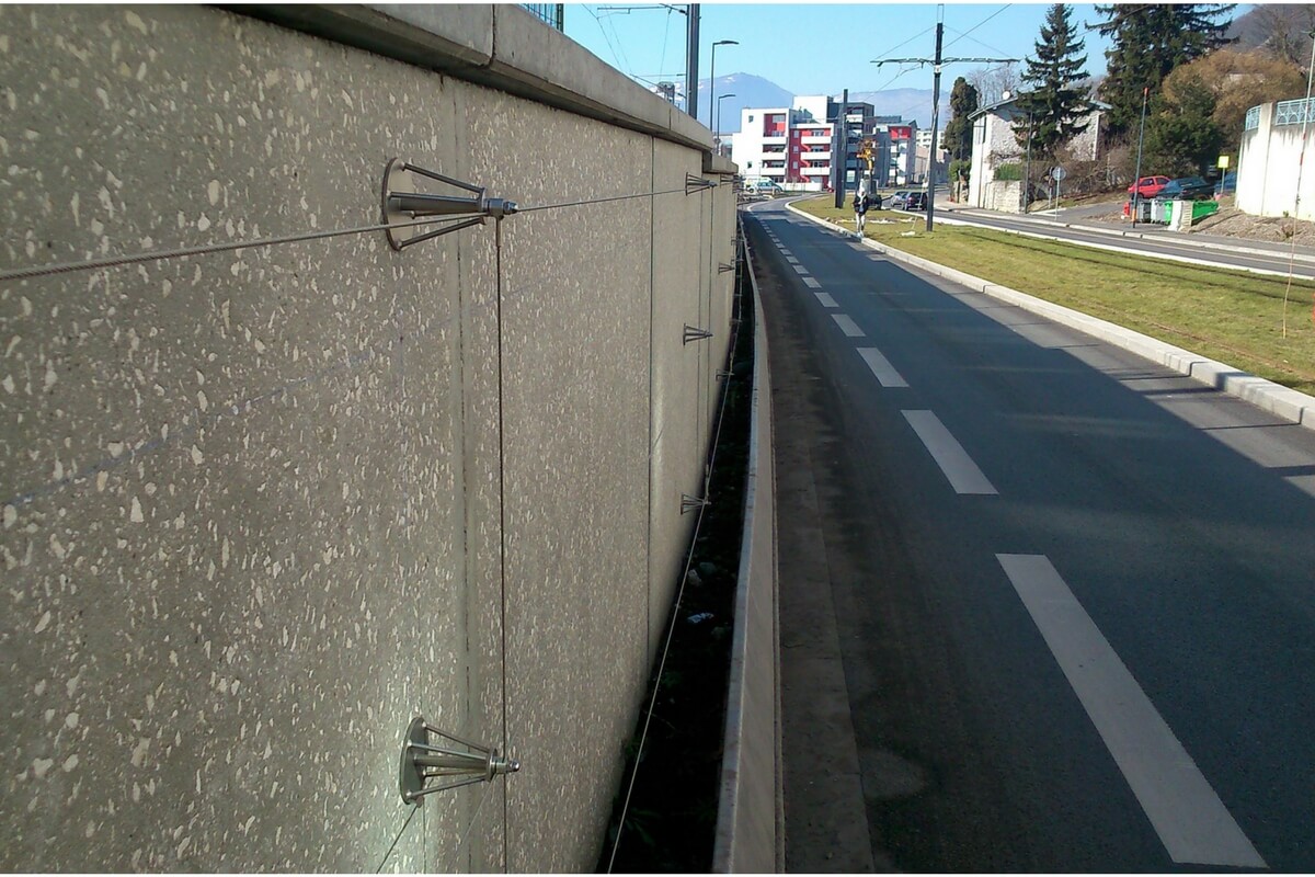 Grenoble - ligne de tram mur végétalisé