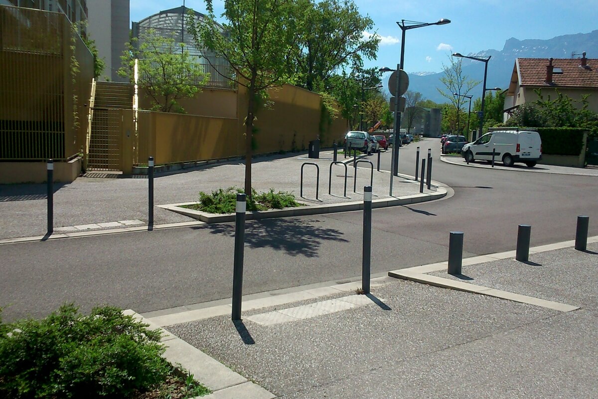 Grenoble - Mobilier urbain jardins Beauvert
