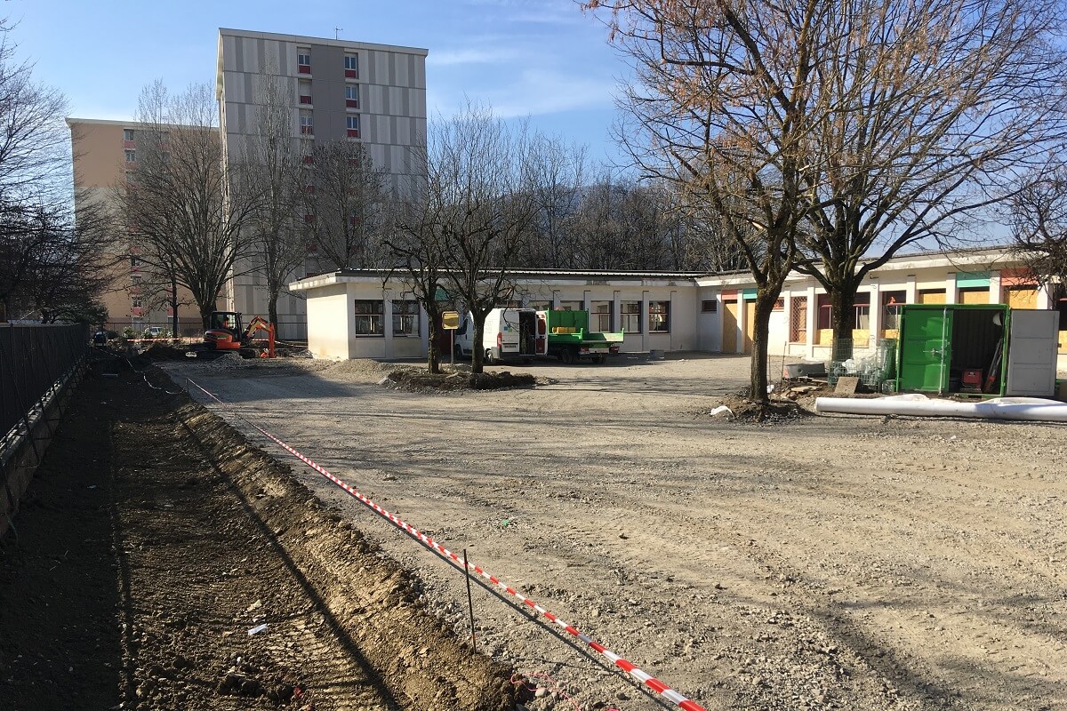 ANNEMASSE Groupe Scolaire Les Hutins aménagement de la cour d'école
