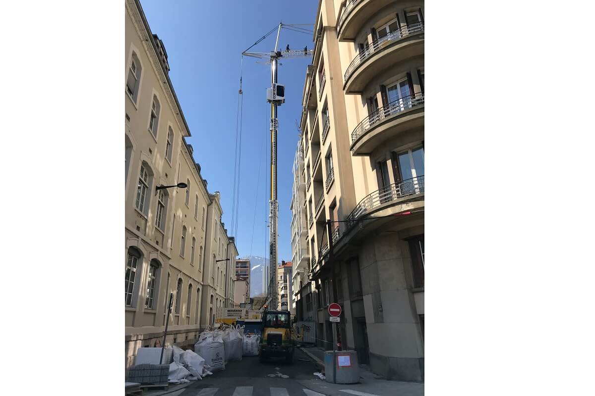 GRENOBLE Le Select grue approvisionnement substrat terrasses suspendues