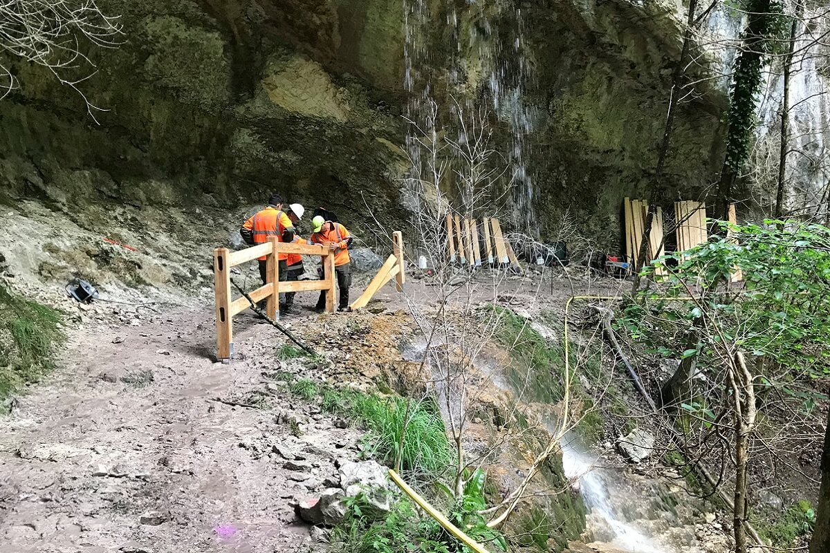 sentier touristique installation barrière bois