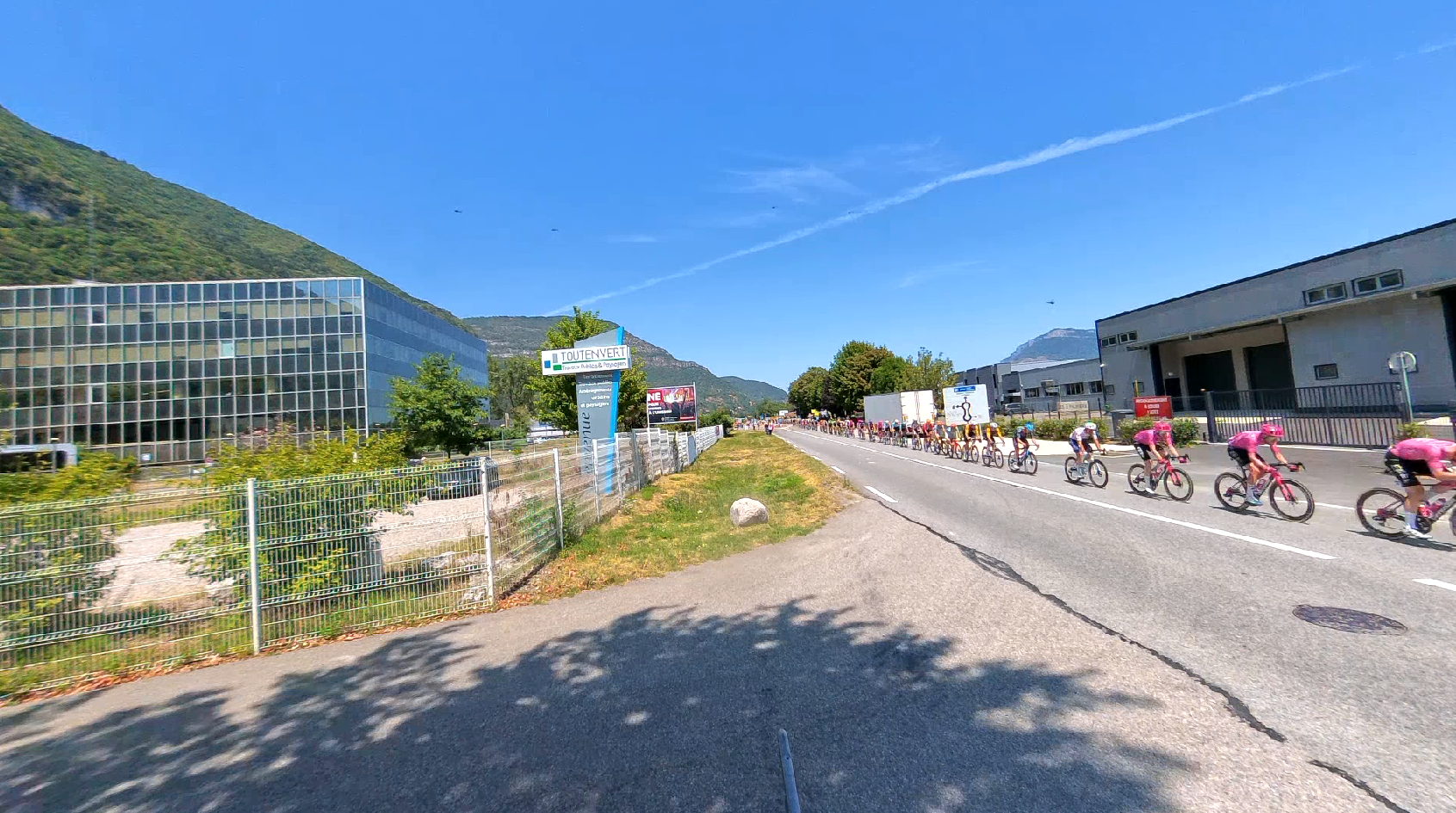 Le Tour de France est passé devant notre agence de Veurey-Voroize !